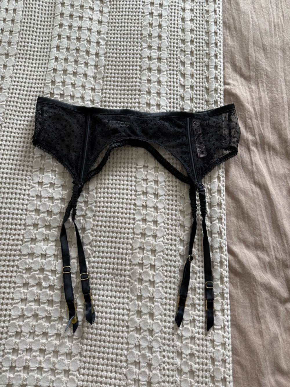 NEW Victoria's Secret Black Lace Garter Belt Size M/L
